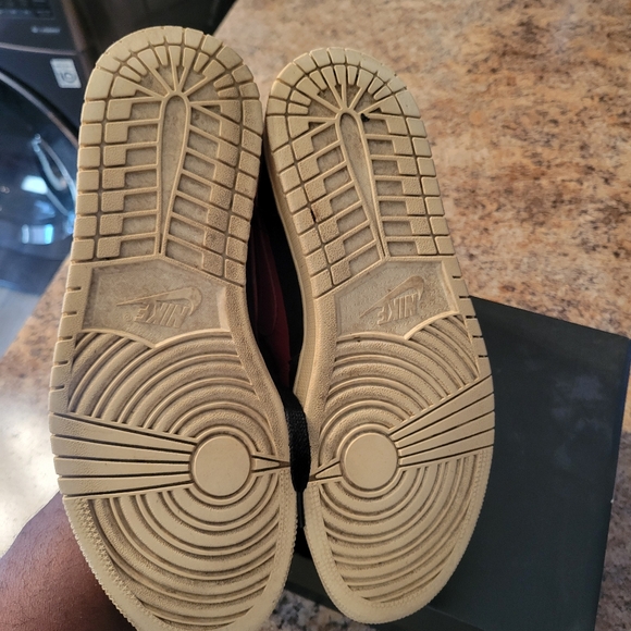 Air Jordan 1 Retro High OG 'Couture' - Picture 2 of 10